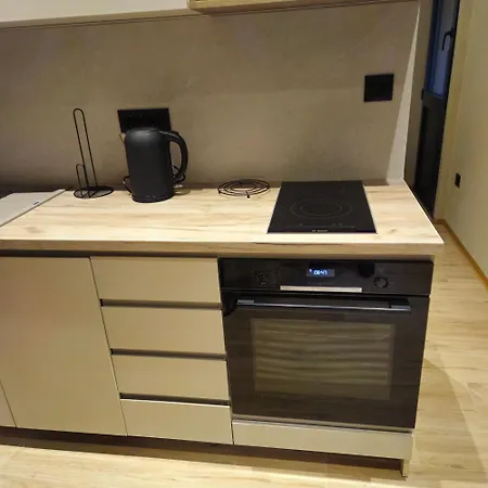 Gold Star Center Parking On Request شقة *